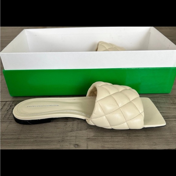 Bottega Veneta Padded Leather Slide Sandals - Picture 7 of 7